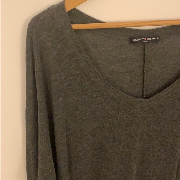 Brandy Melville Gray V-Neck Long Sleeve Top - Picture 5 of 11